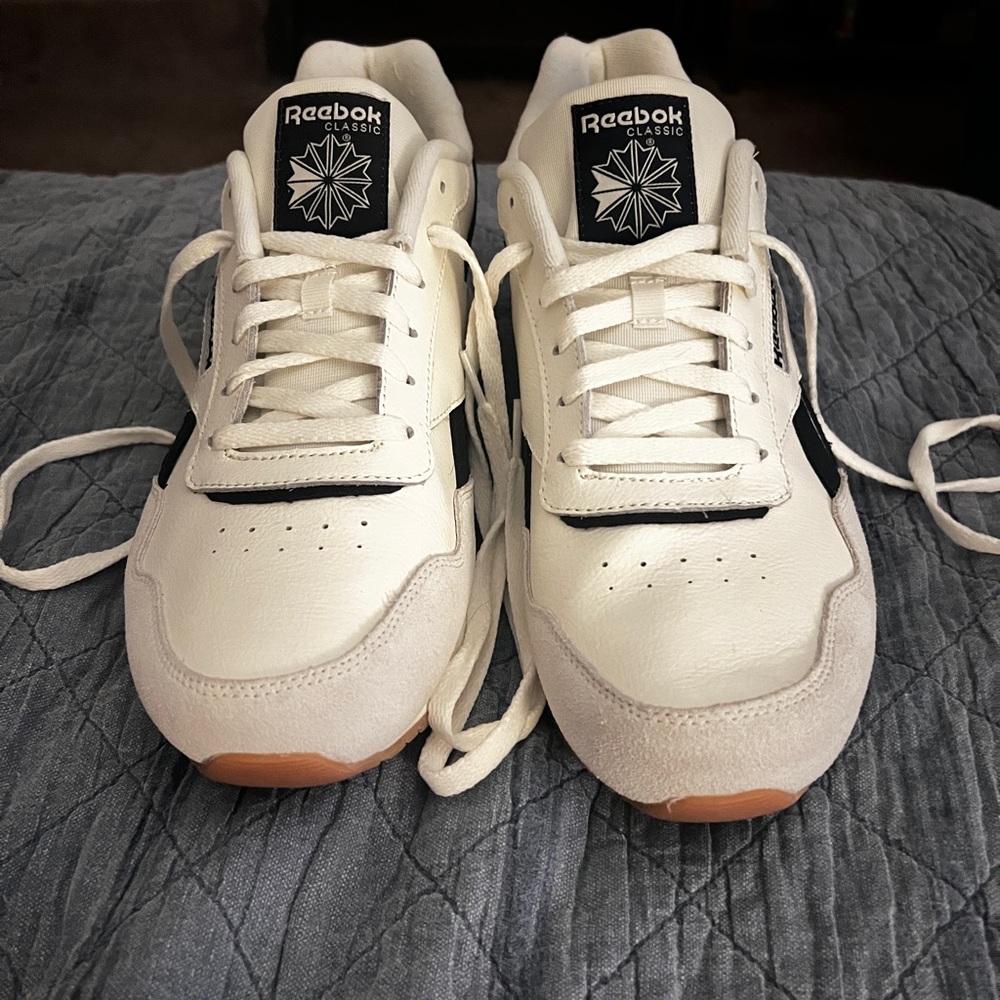 Reebok Classic Men's size 12 White Leather with dark blue suede